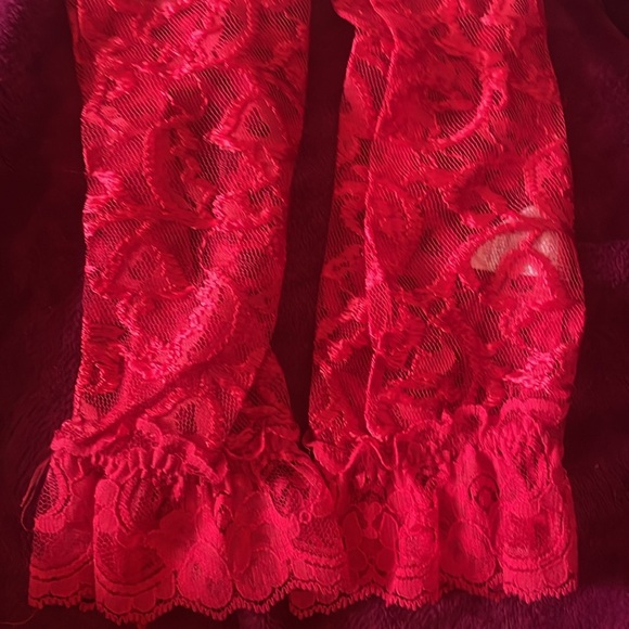 Lace red Sleeves - Picture 2 of 4
